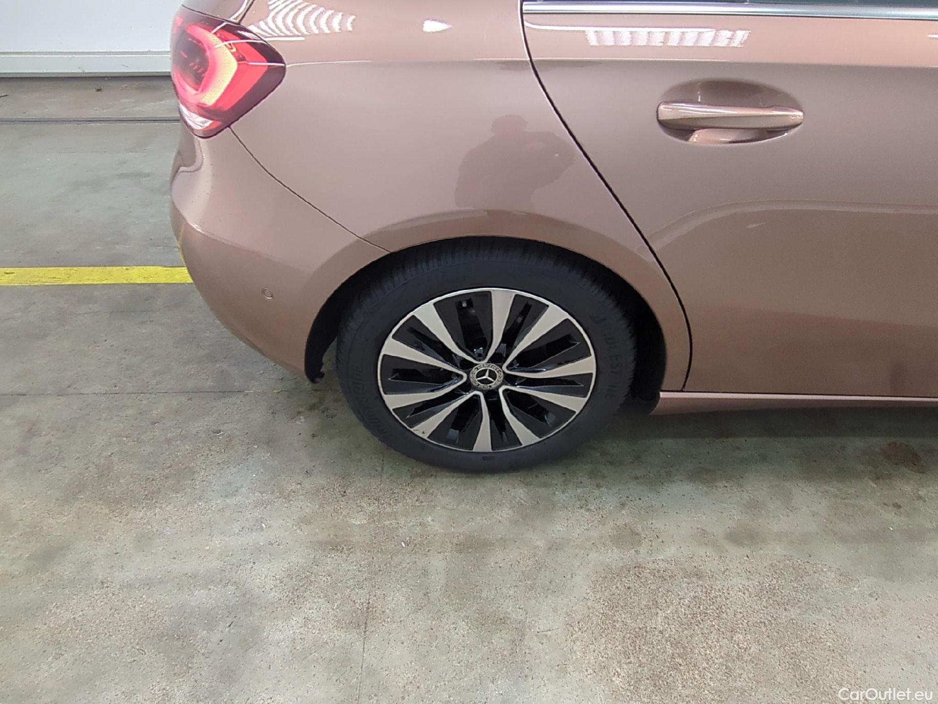  Mercedes  A-Klasse MERCEDES-BENZ Classe A Compact / 2018 / 5P / Berline A 180 Business Line 7G-DCT #5