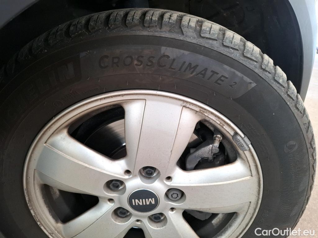  Mini  Cooper MINI Mini / 2014 / 5P / Berline One Finition Business Design 102 ch BVA7 #5