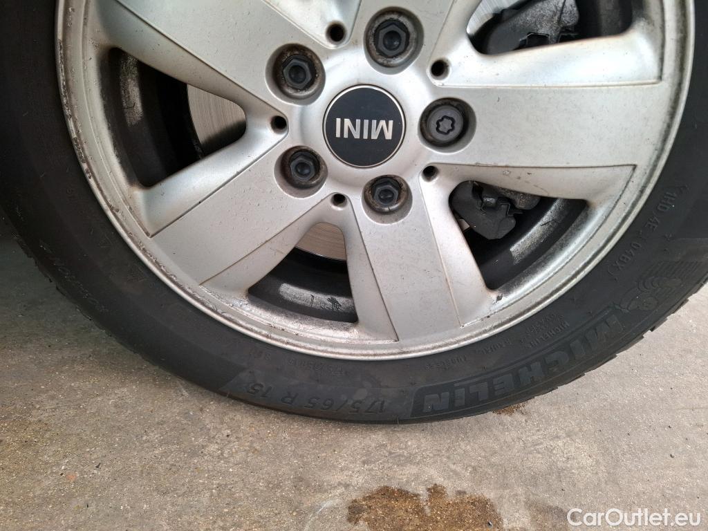  Mini  Cooper MINI Mini / 2014 / 5P / Berline One Finition Business Design 102 ch BVA7 #6