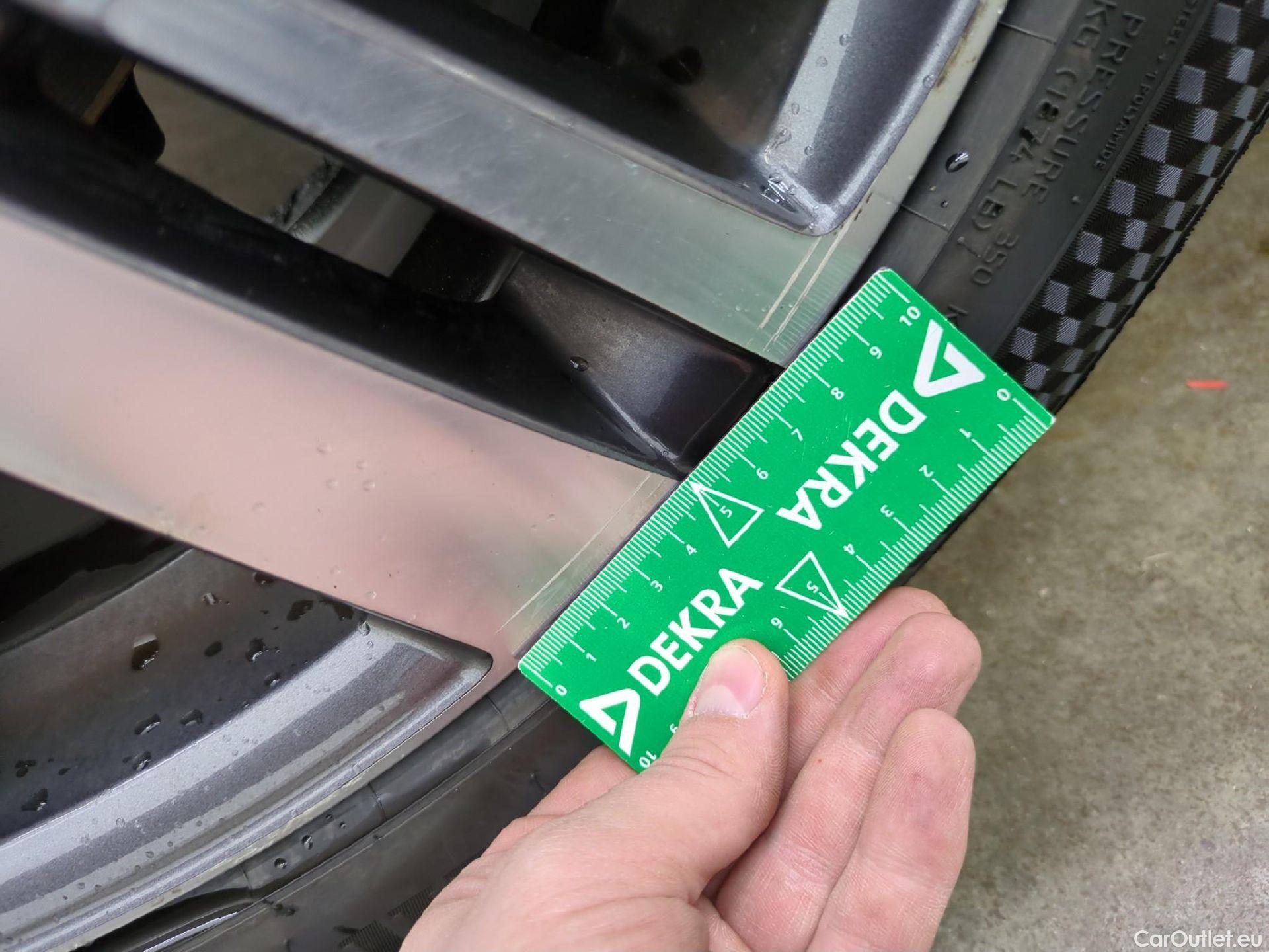  Peugeot  3008  Allure 1.5 HDi 130CV BVA8 E6d #28