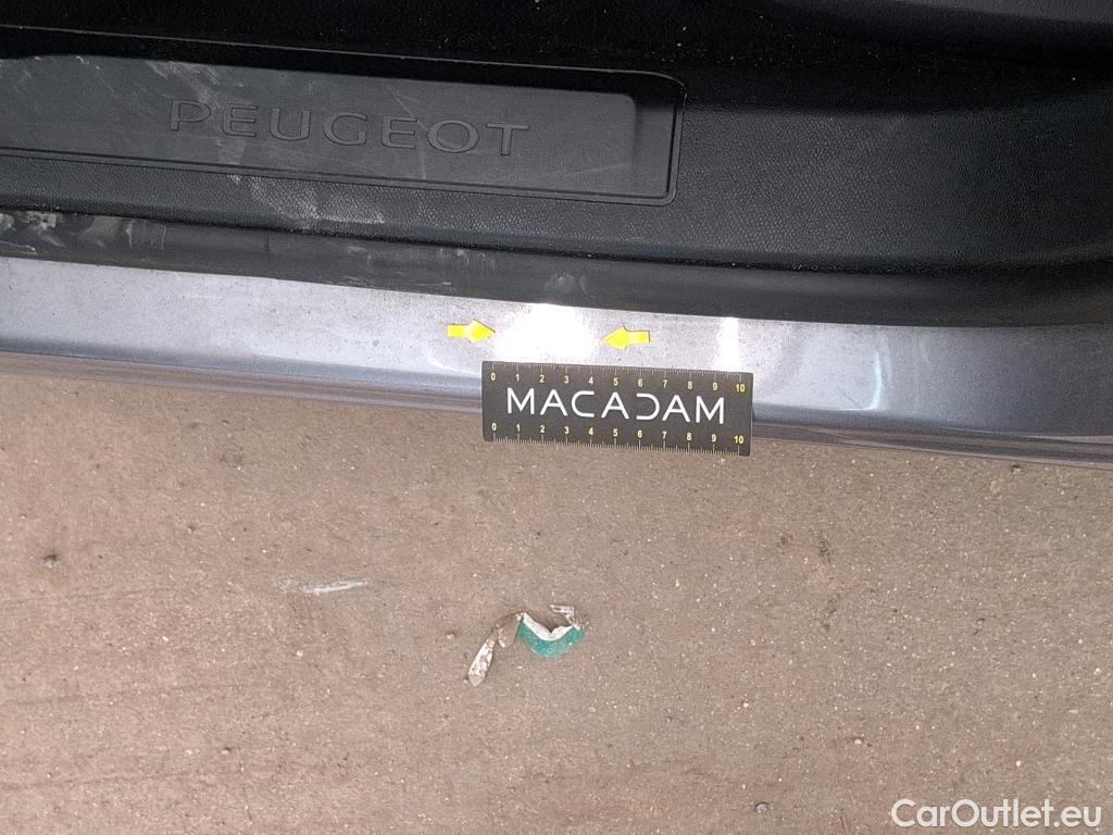  Peugeot  5008  Allure Pack 1.5 HDi 130CV BVA8 7 Sieges E6d #44