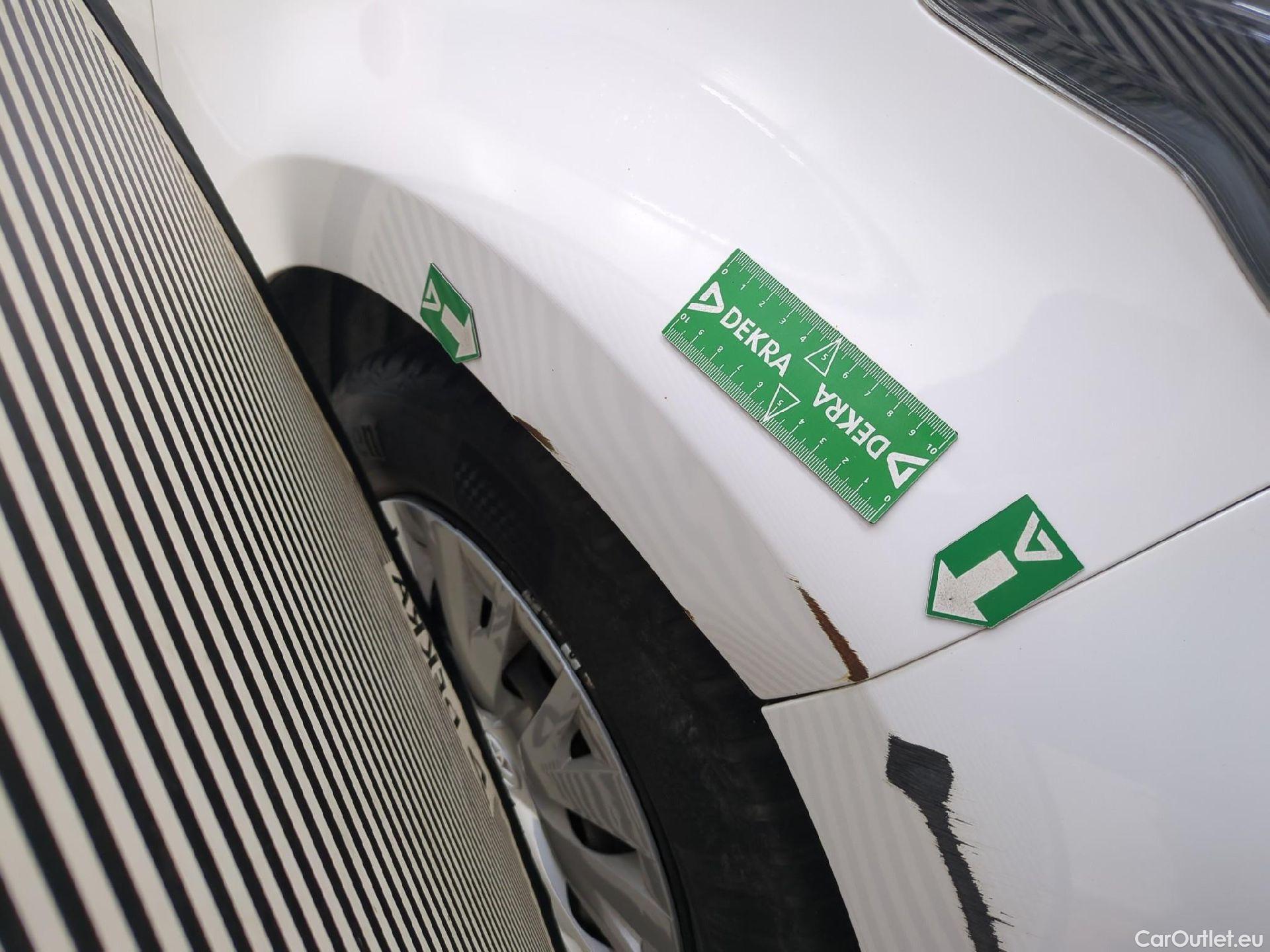  Toyota  Yaris TOYOTA  Hybride / 2019 / 5P / Berline Hybride 116h France #38