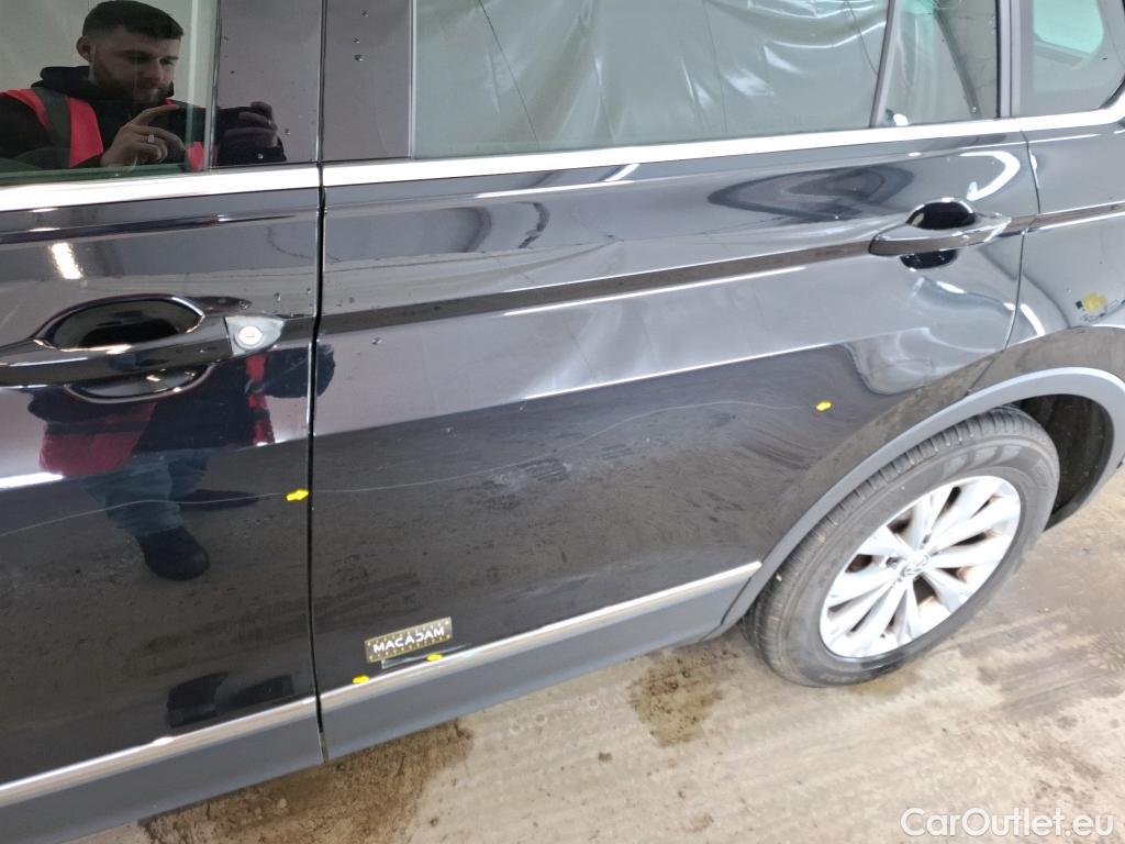  Volkswagen  Tiguan VOLKSWAGEN  / 2016 / 5P / SUV 2.0 TDI 150 DSG7 Confortline Business #1