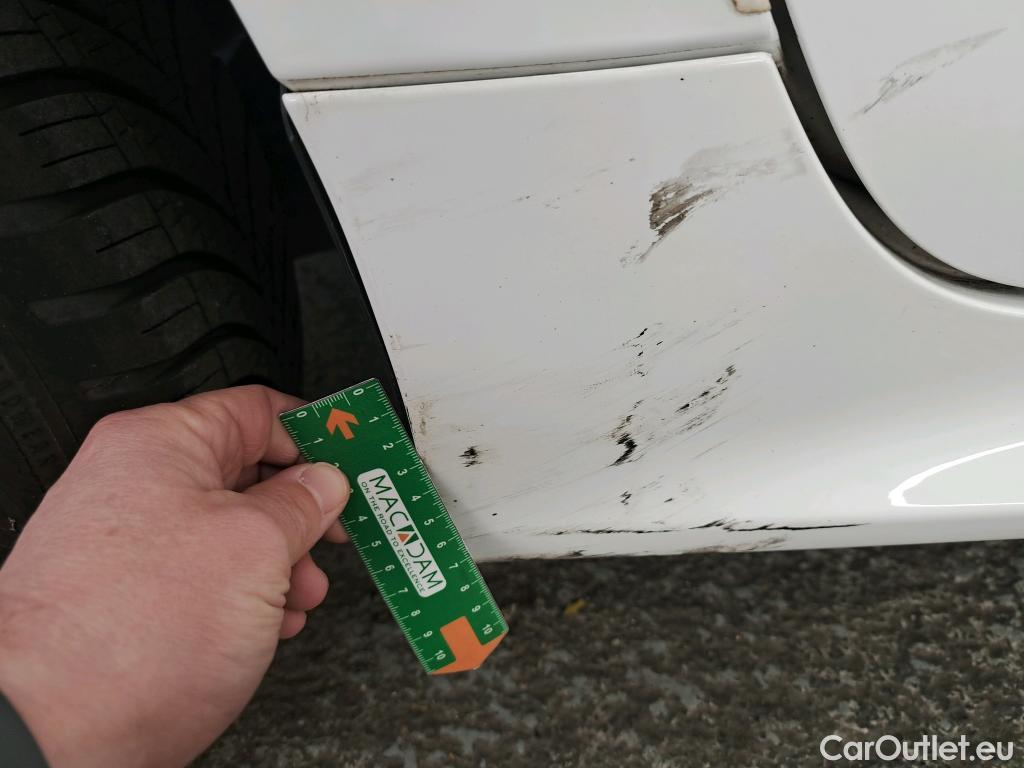  Toyota  Yaris TOYOTA  Hybride  2019  5P  Berline Hybride 116h Dynamic Business Beyond Zer #19