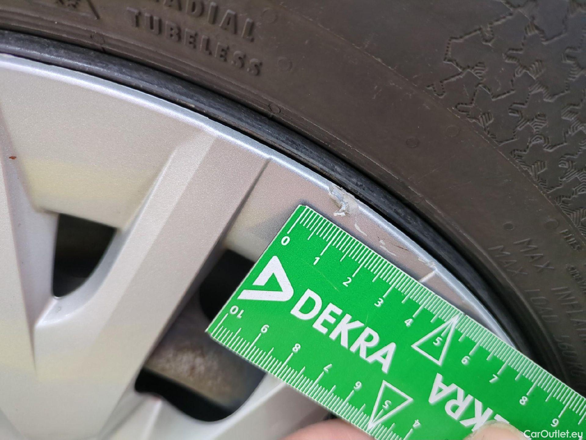  Toyota  Yaris TOYOTA  Hybride / 2019 / 5P / Berline Hybride 116h France #2