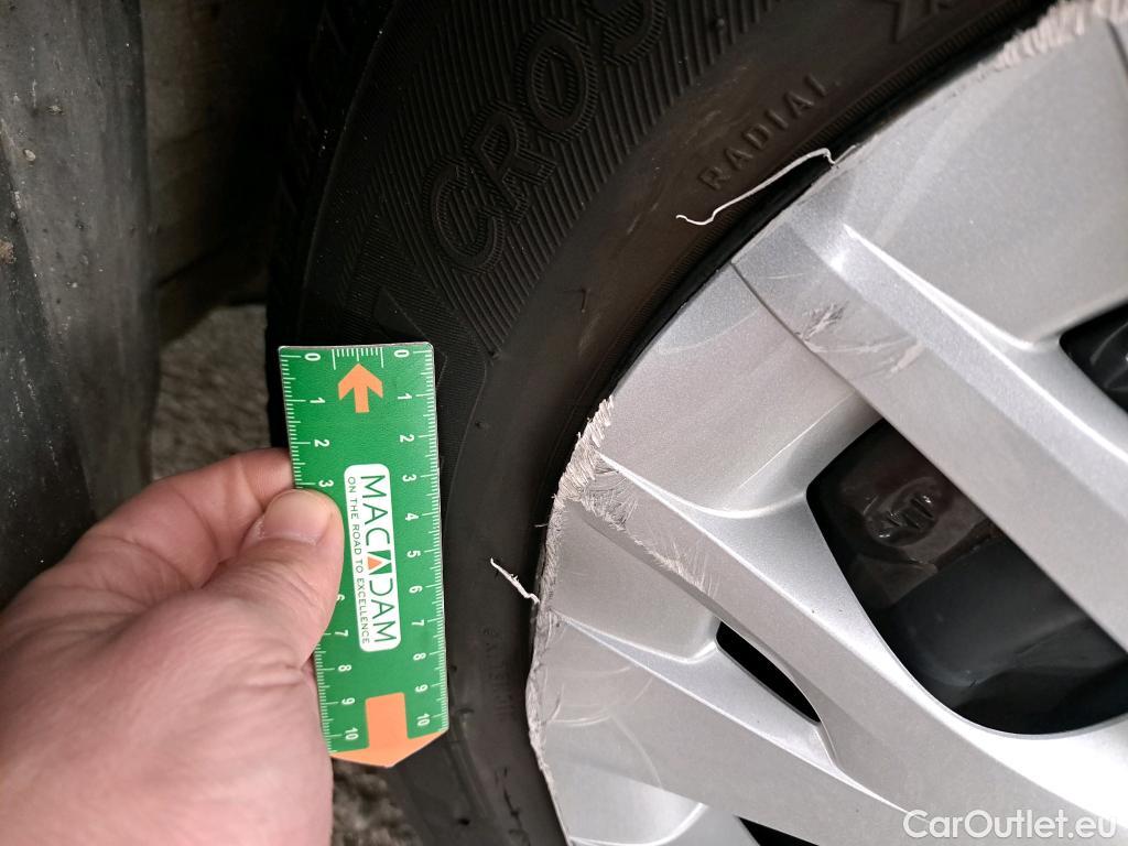  Toyota  Yaris TOYOTA  Hybride  2019  5P  Berline Hybride 116h Dynamic Business Beyond Zer #29