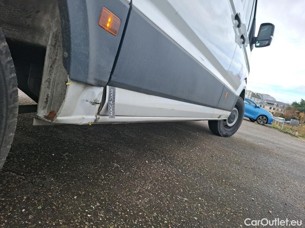  Volkswagen  Crafter  Fourgon Fourgon 35 mittlerer Radstand mit Hochdach FWD 2.0 140CV BVM6 #9