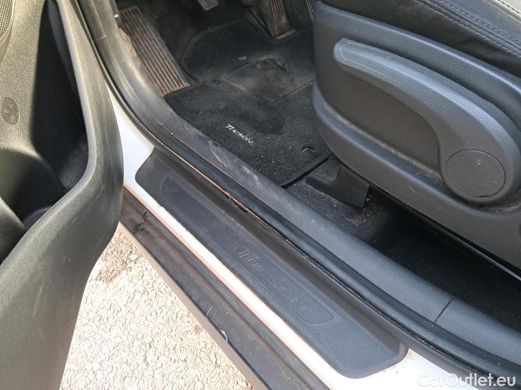  Hyundai  Tucson HYUNDAI  / 2018 / 5P / todoterreno 1.6 CRDI 85kW (116CV) 48V SLE 4X2(SP)(SL) #3