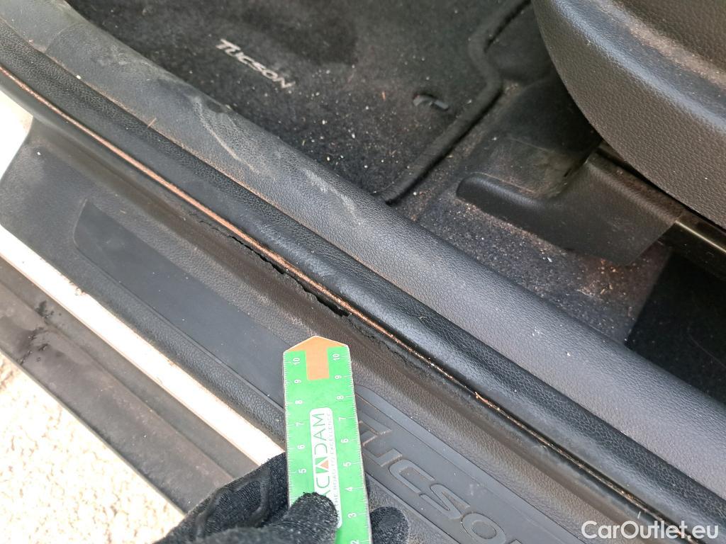  Hyundai  Tucson HYUNDAI  / 2018 / 5P / todoterreno 1.6 CRDI 85kW (116CV) 48V SLE 4X2(SP)(SL) #4