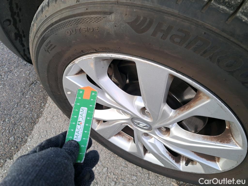  Hyundai  Tucson HYUNDAI  / 2018 / 5P / todoterreno 1.6 CRDI 85kW (116CV) 48V SLE 4X2(SP)(SL) #26