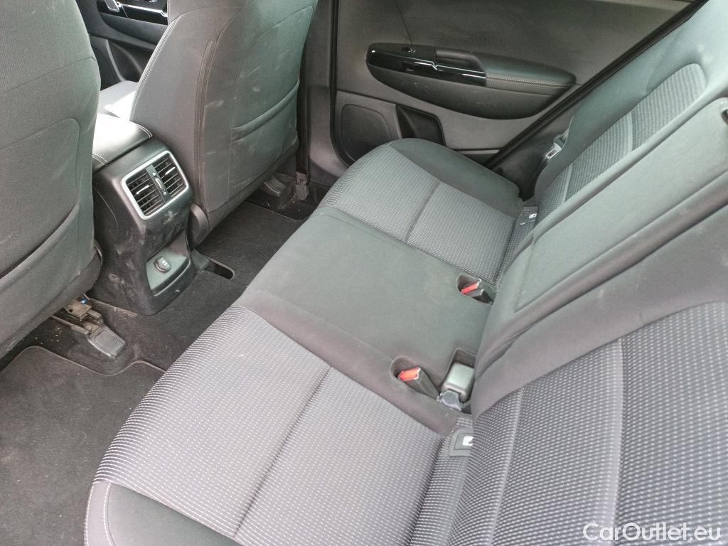  KIA  Sportage KIA  1.6MHEV Drive 100kW(136CV) 4x2(Crist Tintados) #19