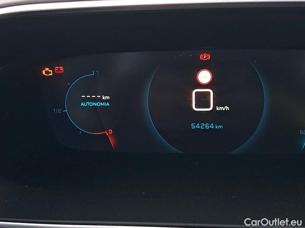  Peugeot  2008 PEUGEOT  / 2019 / 5P / todoterreno Allure BlueHDI 100 S&S BVM6 (AC) #40