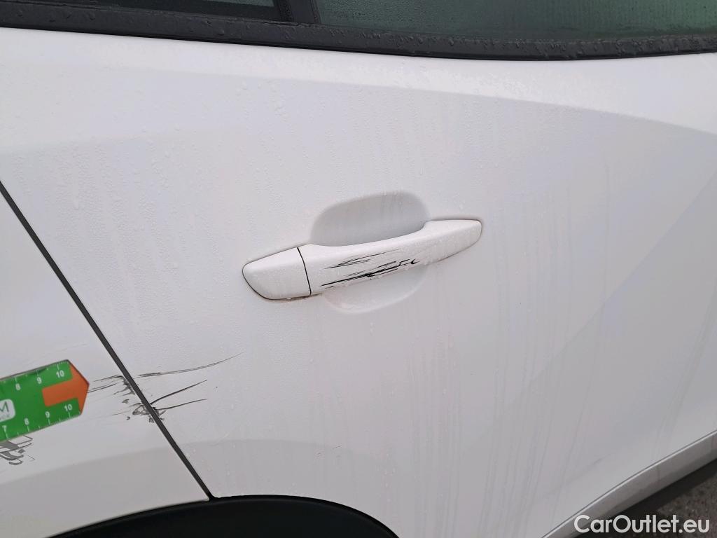  Peugeot  2008 PEUGEOT  / 2019 / 5P / todoterreno Allure BlueHDI 100 S&S BVM6 (AC) #9