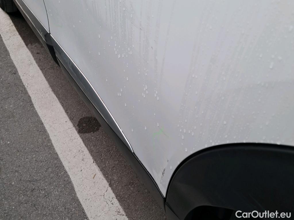  Peugeot  2008 PEUGEOT  / 2019 / 5P / todoterreno Allure BlueHDI 100 S&S BVM6 (AC) #7