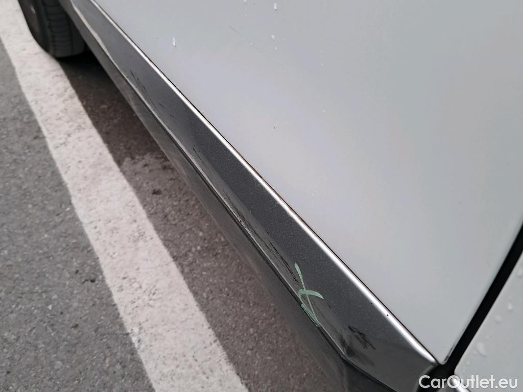  Peugeot  2008 PEUGEOT  / 2019 / 5P / todoterreno Allure BlueHDI 100 S&S BVM6 (AC) #37