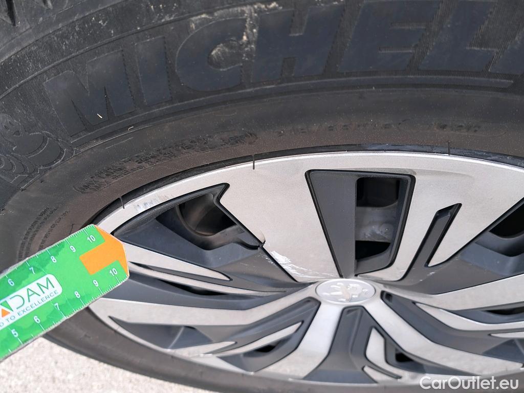  Peugeot  2008 PEUGEOT  / 2019 / 5P / todoterreno Active BlueHDI 81kW (110CV) #22