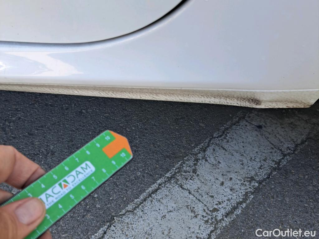  Peugeot  208 PEUGEOT  / 2019 / 5P / berlina con portón BlueHDi 73kW (100CV) Active Pack (AC2) #2