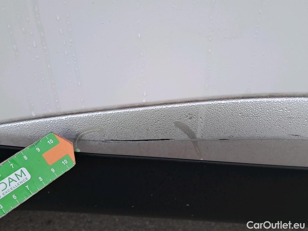  Peugeot  2008 PEUGEOT  / 2019 / 5P / todoterreno Allure BlueHDI 100 S&S BVM6 (AC) #30