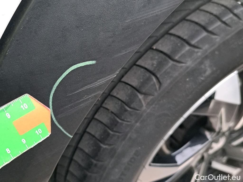  Peugeot  2008 PEUGEOT  / 2019 / 5P / todoterreno Allure BlueHDI 100 S&S BVM6 (AC) #24