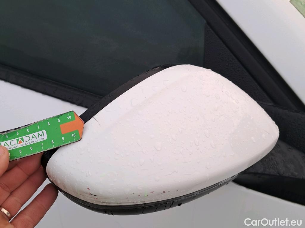  Peugeot  2008 PEUGEOT  / 2019 / 5P / todoterreno Allure BlueHDI 100 S&S BVM6 (AC) #21