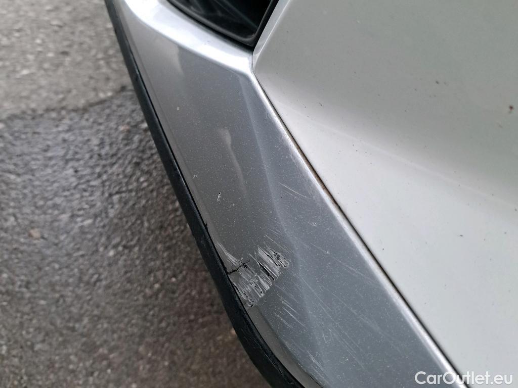  Peugeot  2008 PEUGEOT  / 2019 / 5P / todoterreno Allure BlueHDI 100 S&S BVM6 (AC) #4