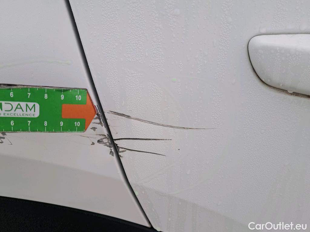  Peugeot  2008 PEUGEOT  / 2019 / 5P / todoterreno Allure BlueHDI 100 S&S BVM6 (AC) #10