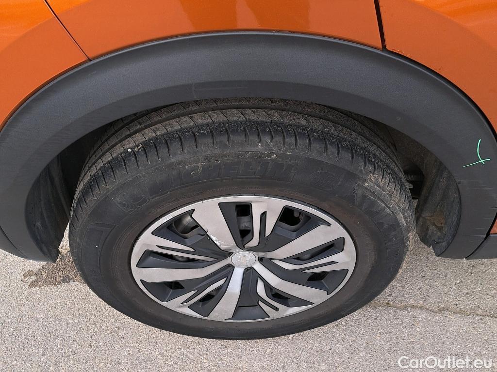  Peugeot  2008 PEUGEOT  / 2019 / 5P / todoterreno Active BlueHDI 81kW (110CV) #21