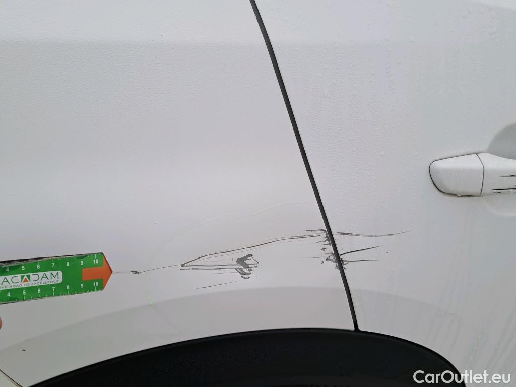  Peugeot  2008 PEUGEOT  / 2019 / 5P / todoterreno Allure BlueHDI 100 S&S BVM6 (AC) #5