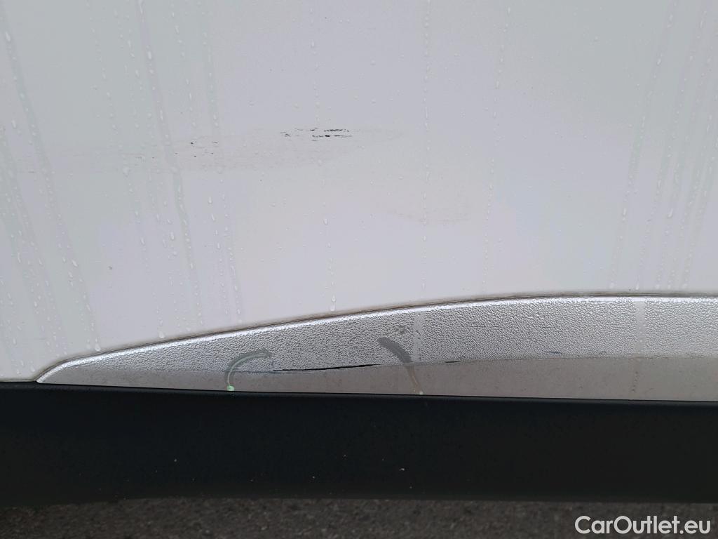  Peugeot  2008 PEUGEOT  / 2019 / 5P / todoterreno Allure BlueHDI 100 S&S BVM6 (AC) #29