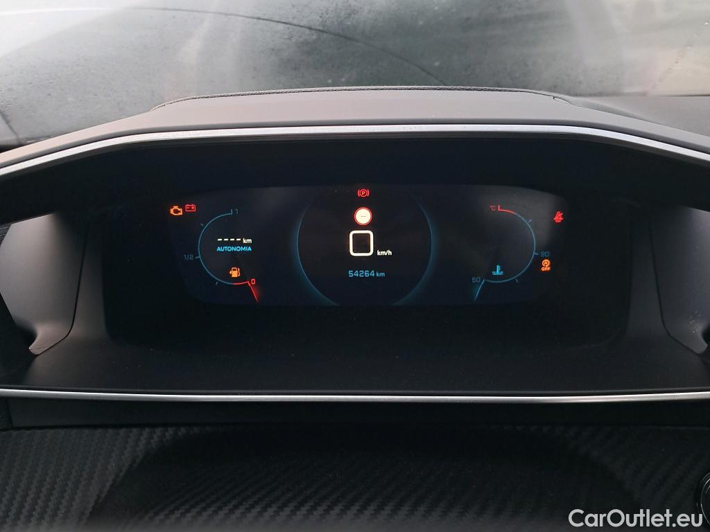  Peugeot  2008 PEUGEOT  / 2019 / 5P / todoterreno Allure BlueHDI 100 S&S BVM6 (AC) #39