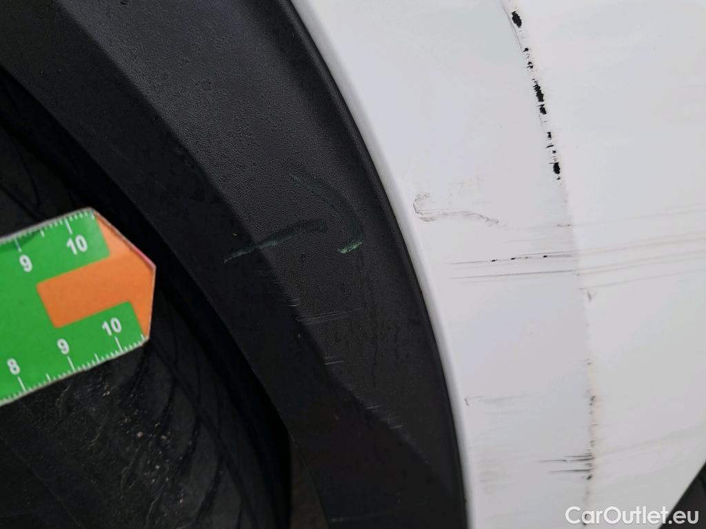  Peugeot  2008 PEUGEOT  / 2019 / 5P / todoterreno Allure BlueHDI 100 S&S BVM6 (AC) #28