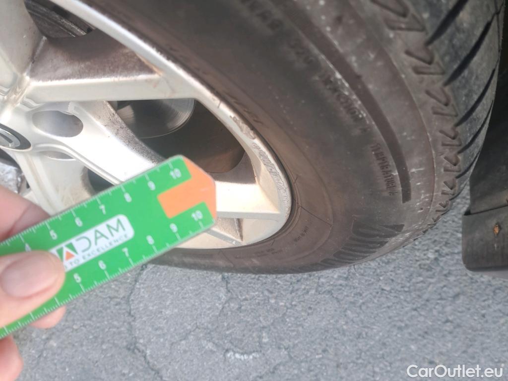  Nissan  Juke NISSAN  / 2019 / 5P / crossover DIG-T 84 kW (114 CV) DCT 7 V N-Connecta (AC2) #5