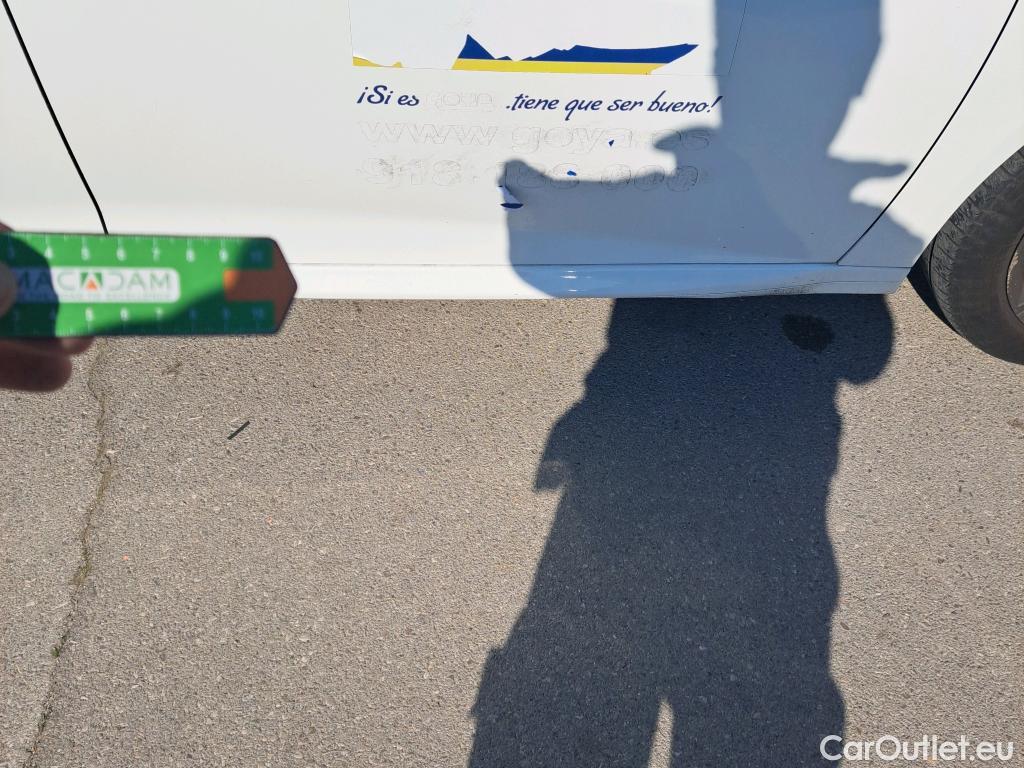  Peugeot  208 PEUGEOT  / 2019 / 5P / berlina con portón BlueHDi 73kW (100CV) Active Pack (AC2) #3