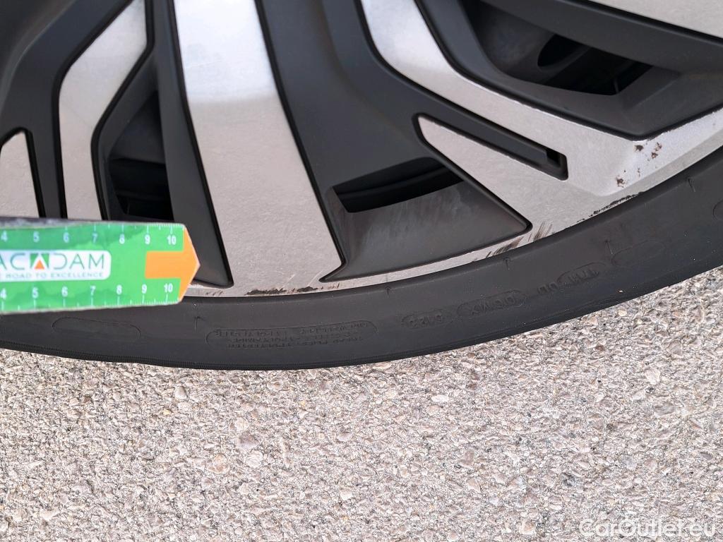  Peugeot  2008 PEUGEOT  / 2019 / 5P / todoterreno Active BlueHDI 81kW (110CV) #24