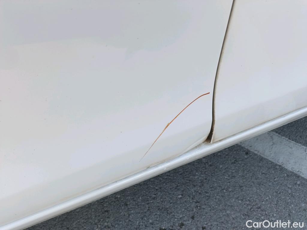  Peugeot  308 PEUGEOT  / 2017 / 5P / berlina con portón 5p Active 1.2 PureTech 96KW (130CV) S&S #2