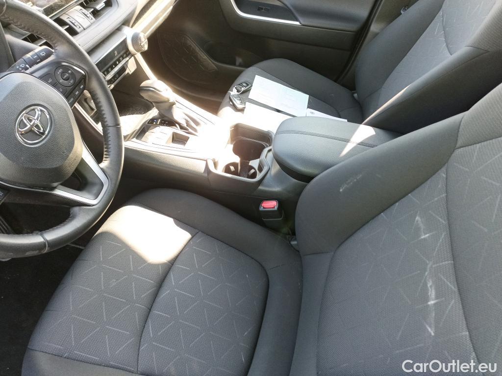  Toyota  RAV4 TOYOTA  / 2018 / 5P / todoterreno 2.5l 220H Advance #16