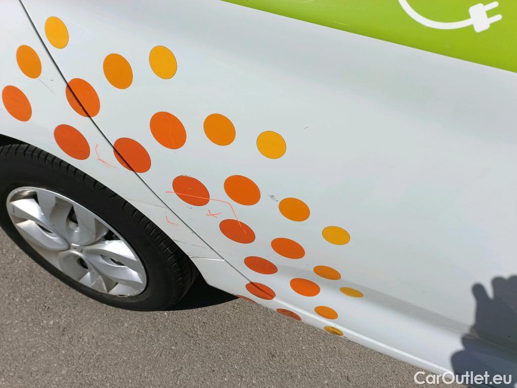  Renault  Zoe RENAULT  / 2013 / 5P / berlina con portón Life 40 R90 (CX) #17