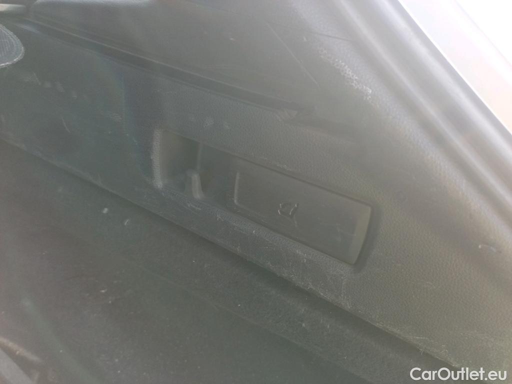  Toyota  Corolla TOYOTA  / 2019 / 5P / familiar 1.8 125H ACTIVE TECH E-CVT TOU SPORT #32