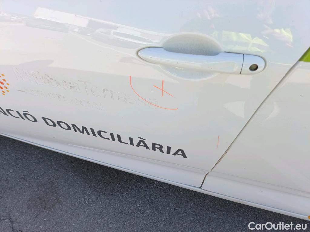  Renault  Zoe RENAULT  / 2013 / 5P / berlina con portón Life 40 R90 (CX) #8