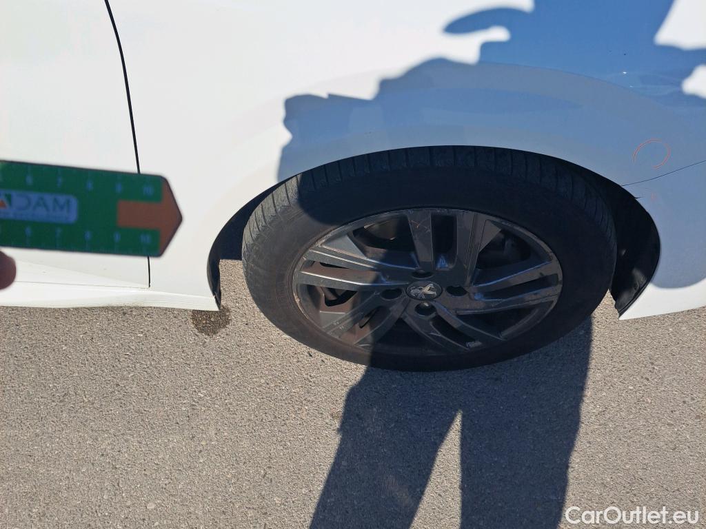  Peugeot  208 PEUGEOT  / 2019 / 5P / berlina con portón BlueHDi 73kW (100CV) Active Pack (AC2) #15