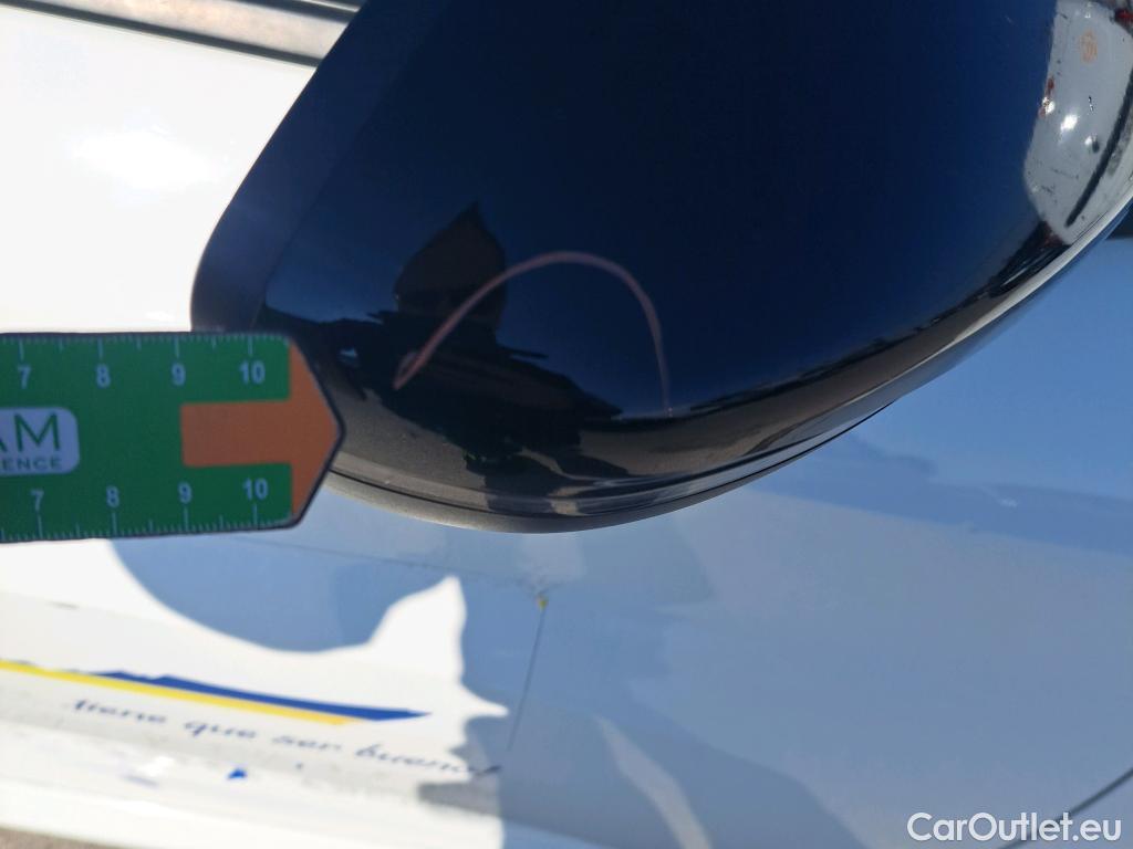  Peugeot  208 PEUGEOT  / 2019 / 5P / berlina con portón BlueHDi 73kW (100CV) Active Pack (AC2) #40