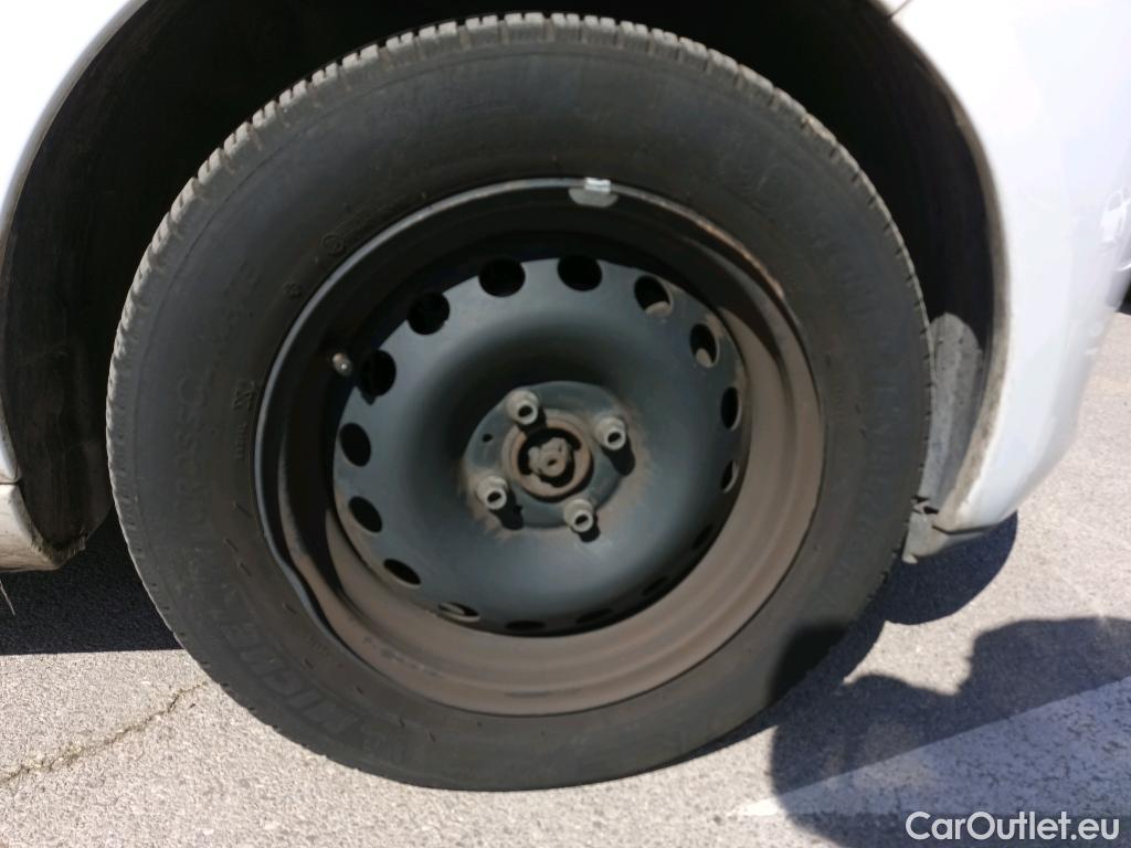  Renault  Zoe RENAULT  / 2013 / 5P / berlina con portón Life 40 R90 (CX) #22