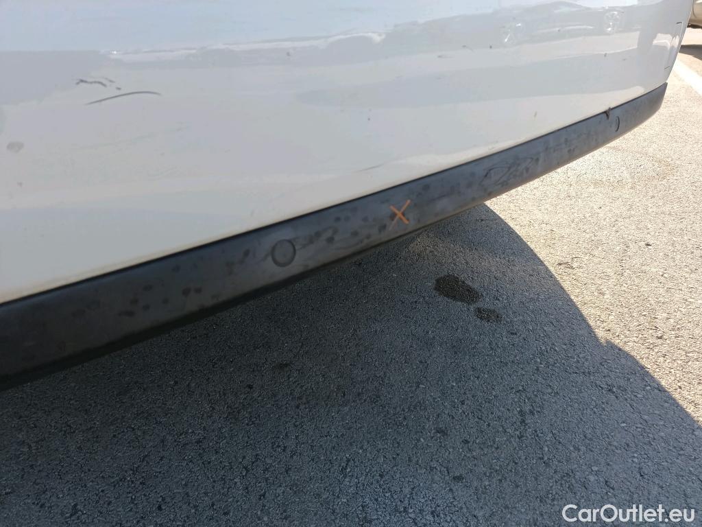  Peugeot  308 PEUGEOT  / 2017 / 5P / berlina con portón 5p Active 1.2 PureTech 96KW (130CV) S&S #17