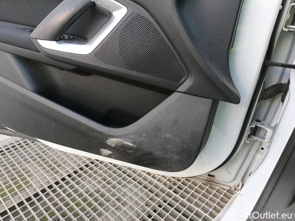  Peugeot  308 PEUGEOT  / 2017 / 5P / berlina con portón 5p Active 1.2 PureTech 96KW (130CV) S&S #11