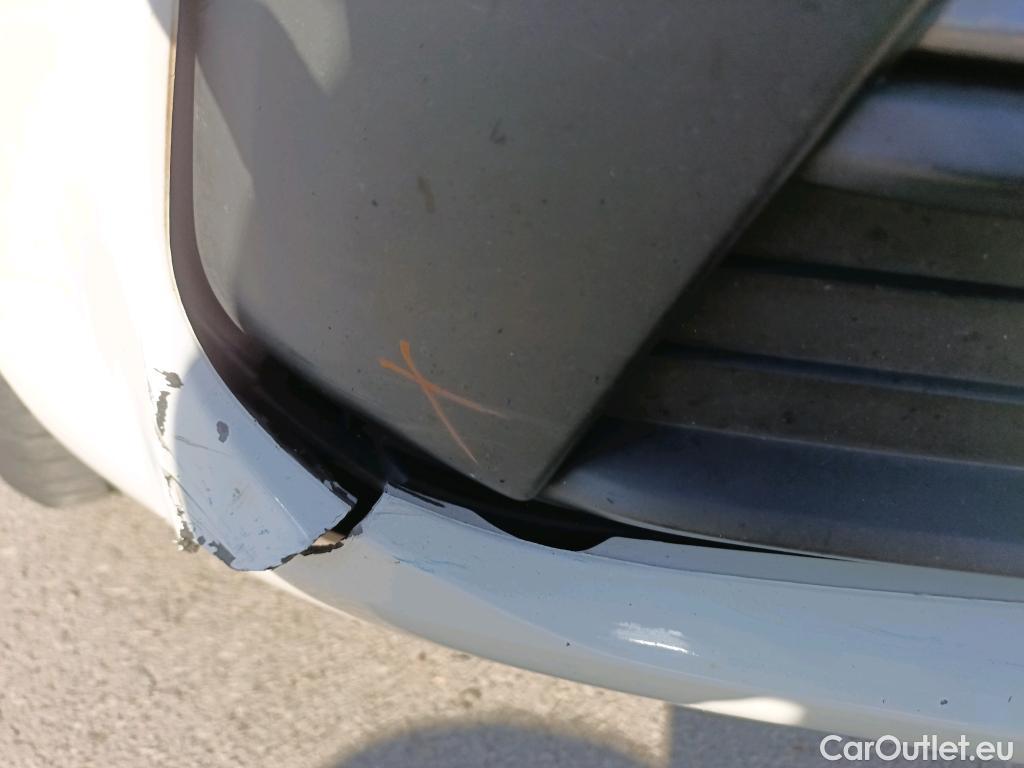  Peugeot  308 PEUGEOT  / 2017 / 5P / berlina con portón 5p Active 1.2 PureTech 96KW (130CV) S&S #16