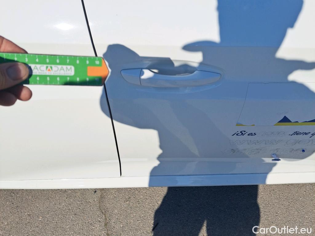  Peugeot  208 PEUGEOT  / 2019 / 5P / berlina con portón BlueHDi 73kW (100CV) Active Pack (AC2) #31