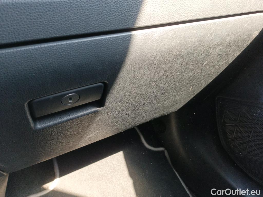  Toyota  RAV4 TOYOTA  / 2018 / 5P / todoterreno 2.5l 220H Advance #23