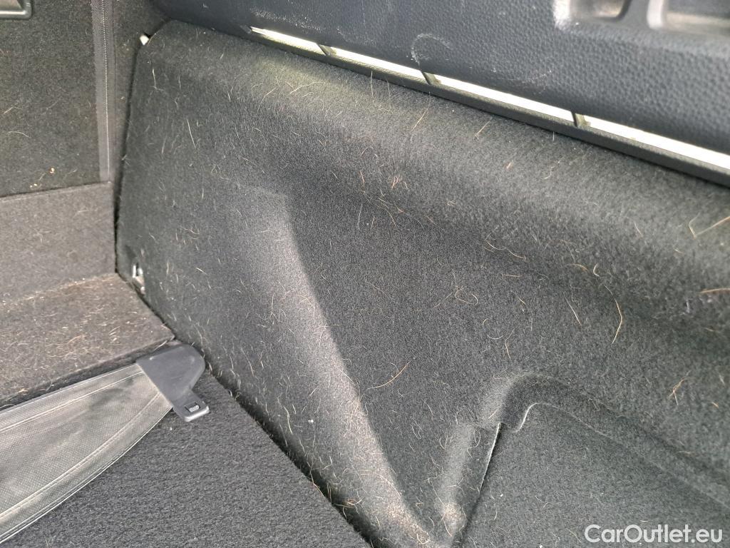  Toyota  Corolla TOYOTA  / 2019 / 5P / familiar 2.0 180H STYLE E-CVT TOURING SPORT #24