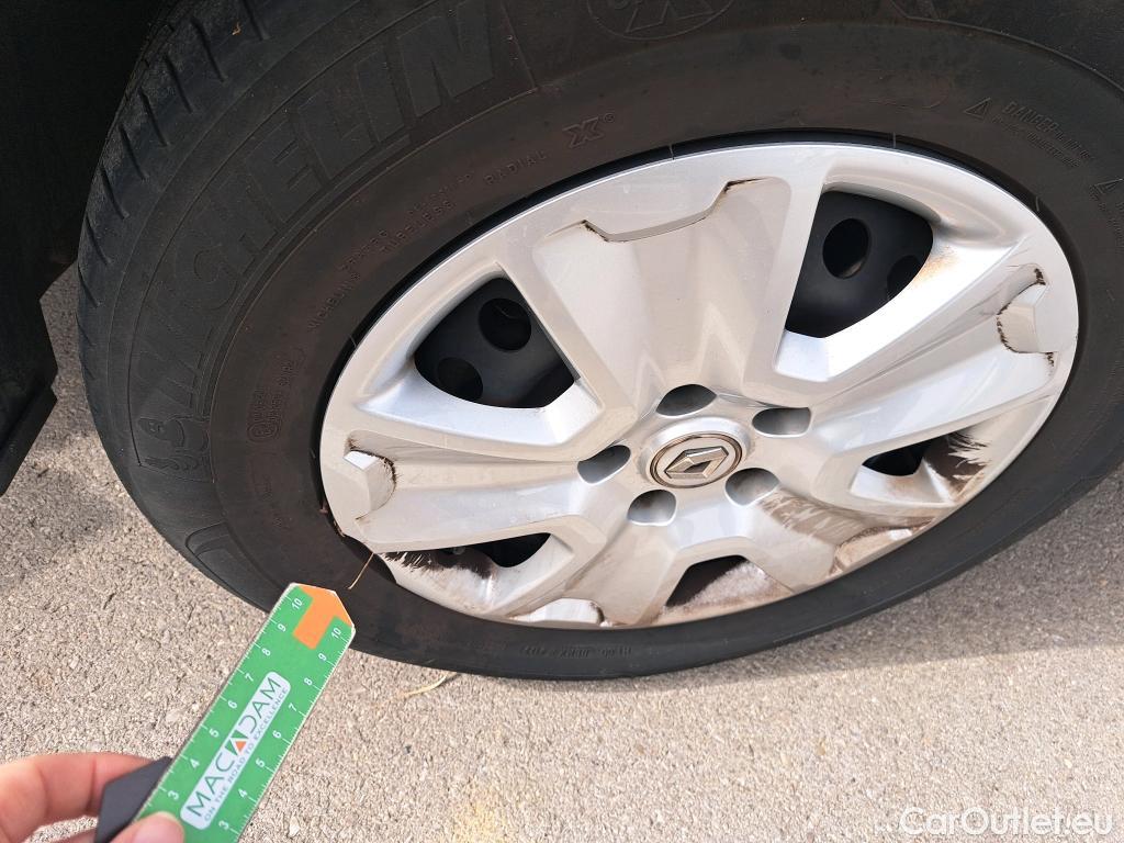  Renault  Kadjar RENAULT  / 2019 / 5P / crossover Business Tce GPF 103kW (140CV) #25