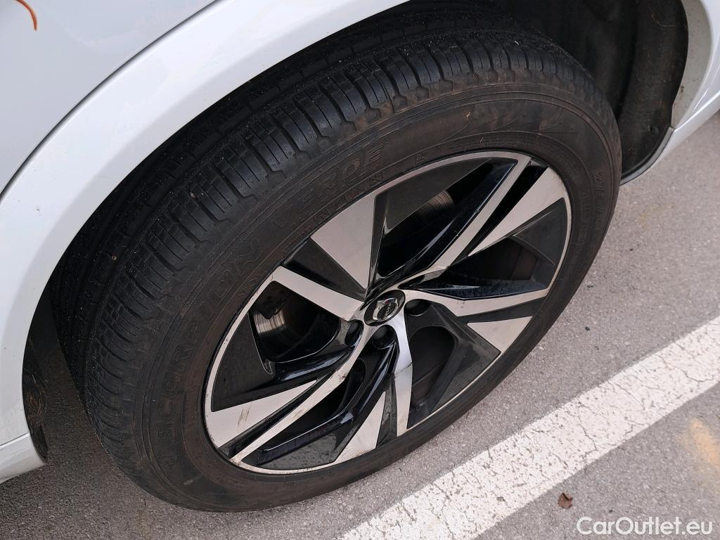  Volvo  XC90 VOLVO  / 2019 / 5P / todoterreno 2.0 T8 AWD Recharge R-Design Auto #3